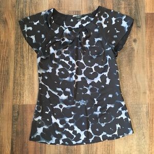 Cute Ann Taylor Black and Blue Top - Size 0